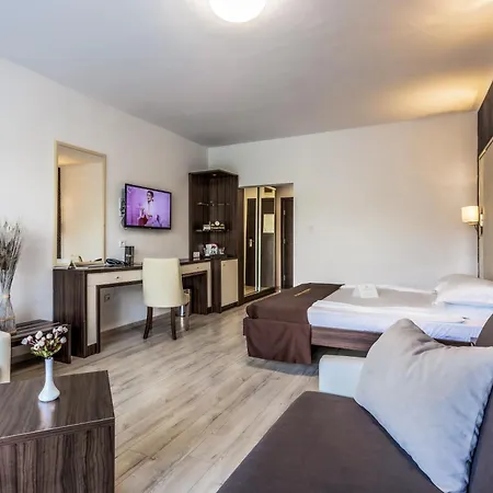 Ξενοδοχείο Prestige Deluxe Aquapark Club 4*